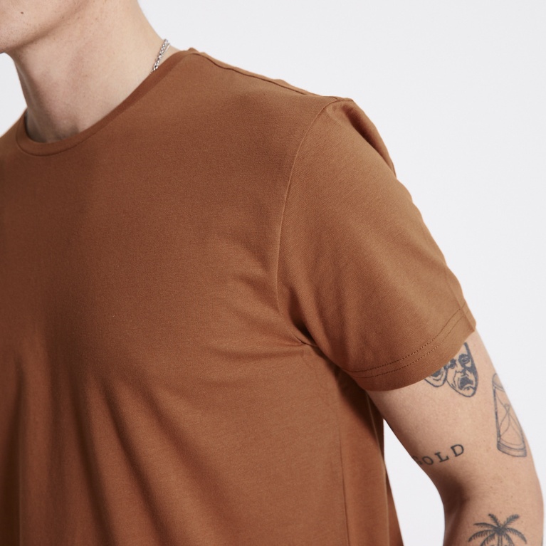 T-shirt U-neck "Casper"